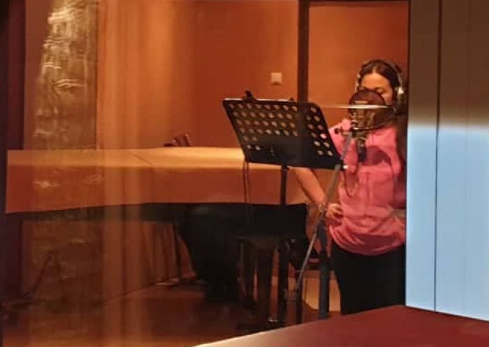 Τζένη Κατσίγιαννη | Στο στούντιο για την ηχογράφηση του νέου της τραγουδιού!