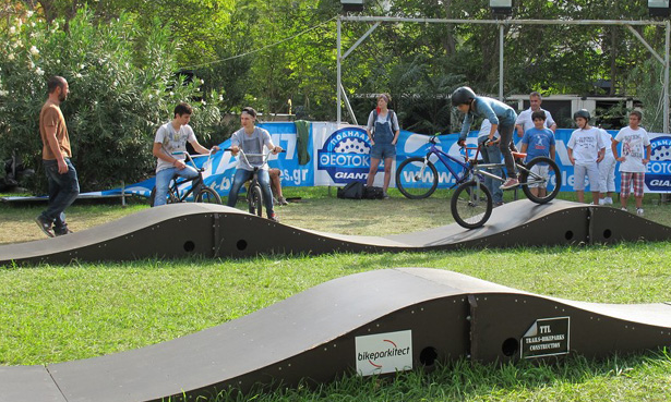 &Alpha;&nu;&tau;&iota;&pi;&rho;&omicron;&sigma;&omega;&pi;&epsilon;ί&alpha; &tau;&omicron;&upsilon; &Delta;ή&mu;&omicron;&upsilon; &Tau;&rho;ί&pi;&omicron;&lambda;&eta;&sigmaf; &sigma;&tau;&omicron; Bike Festival 2013 (&epsilon;&iota;&kappa;ό&nu;&epsilon;&sigmaf;)