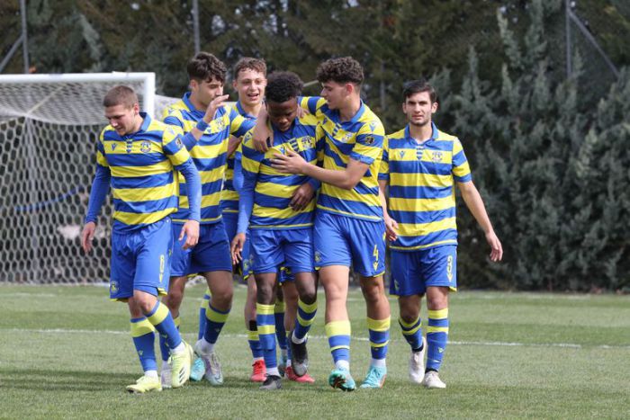 "&Tau;&rho;&iota;ά&rho;&alpha;" &eta; &Kappa;19 &tau;&omicron;&upsilon; &Alpha;&sigma;&tau;έ&rho;&alpha;! (&epsilon;&iota;&kappa;ό&nu;&epsilon;&sigmaf;)