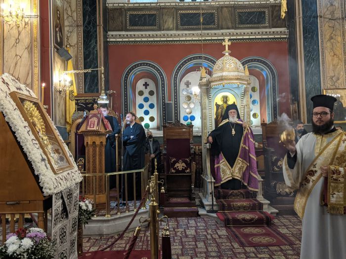 &Omicron;&iota; &Beta;' &Chi;&alpha;&iota;&rho;&epsilon;&tau;&iota;&sigma;&mu;&omicron;ί &sigma;&tau;&eta;&nu; &Tau;&rho;ί&pi;&omicron;&lambda;&eta; (&epsilon;&iota;&kappa;ό&nu;&epsilon;&sigmaf;)