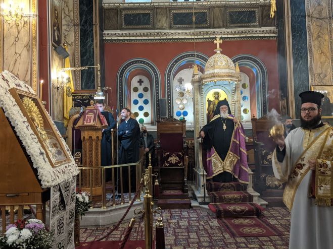 &Omicron;&iota; &Beta;' &Chi;&alpha;&iota;&rho;&epsilon;&tau;&iota;&sigma;&mu;&omicron;ί &sigma;&tau;&eta;&nu; &Tau;&rho;ί&pi;&omicron;&lambda;&eta; (&epsilon;&iota;&kappa;ό&nu;&epsilon;&sigmaf;)