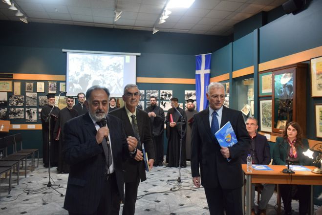 "&Chi;&rho;&iota;&sigma;&tau;&omicron;ύ&gamma;&epsilon;&nu;&nu;&alpha; &tau;&omega;&nu; &Pi;&omicron;&lambda;έ&mu;&omega;&nu;" | Έ&nu;&alpha; &xi;&epsilon;&chi;&omega;&rho;&iota;&sigma;&tau;ό &alpha;&phi;&iota;έ&rho;&omega;&mu;&alpha; &tau;&omicron;&upsilon; &Pi;&omicron;&lambda;&epsilon;&mu;&iota;&kappa;&omicron;ύ &Mu;&omicron;&upsilon;&sigma;&epsilon;ί&omicron;&upsilon; &Tau;&rho;ί&pi;&omicron;&lambda;&eta;&sigmaf; (&epsilon;&iota;&kappa;ό&nu;&epsilon;&sigmaf;)