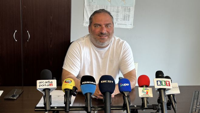 &Omicron;&iota;&kappa;&omicron;&nu;&omicron;&mu;ό&pi;&omicron;&upsilon;&lambda;&omicron;&sigmaf;: "&Alpha;&pi;&alpha;&gamma;&omicron;&rho;&epsilon;ύ&epsilon;&tau;&alpha;&iota; &eta; &epsilon;&gamma;&kappa;&alpha;&tau;ά&lambda;&epsilon;&iota;&psi;&eta; &kappa;&lambda;&alpha;&delta;&iota;ώ&nu; &sigma;&epsilon; &kappa;&omicron;&iota;&nu;ό&chi;&rho;&eta;&sigma;&tau;&omicron;&upsilon;&sigmaf; &chi;ώ&rho;&omicron;&upsilon;&sigmaf; &kappa;&alpha;&iota; &delta;ί&pi;&lambda;&alpha; &sigma;&epsilon; &kappa;ά&delta;&omicron;&upsilon;&sigmaf;" (vd)