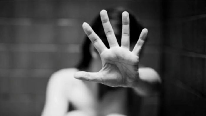 &Pi;ά&tau;&rho;&alpha; | &Epsilon;&pi;ί&theta;&epsilon;&sigma;&eta; &sigma;&epsilon; 13&chi;&rho;&omicron;&nu;&eta; &alpha;&pi;ό &tau;&rho;&epsilon;&iota;&sigmaf; &sigma;&upsilon;&mu;&mu;&alpha;&theta;ή&tau;&rho;&iota;έ&sigmaf; &tau;&eta;&sigmaf;, &omicron;&iota; &delta;ύ&omicron; &tau;&eta;&nu; &chi;&tau;&upsilon;&pi;&omicron;ύ&sigma;&alpha;&nu; &sigma;&tau;&omicron; &pi;&rho;ό&sigma;&omega;&pi;&omicron; &kappa;&alpha;&iota; &eta; ά&lambda;&lambda;&eta; &tau;&rho;&alpha;&beta;&omicron;ύ&sigma;&epsilon; &beta;ί&nu;&tau;&epsilon;&omicron;