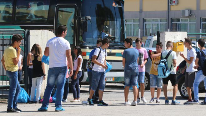 &laquo;&Sigma;&upsilon;&zeta;ή&tau;&eta;&sigma;&eta; &gamma;&iota;&alpha; &tau;&eta; &mu;&epsilon;&tau;&alpha;&phi;&omicron;&rho;ά &tau;&omega;&nu; &mu;&alpha;&theta;&eta;&tau;ώ&nu; &sigma;&tau;&omicron; &Pi;&epsilon;&rho;&iota;&phi;&epsilon;&rho;&epsilon;&iota;&alpha;&kappa;ό &Sigma;&upsilon;&mu;&beta;&omicron;ύ&lambda;&iota;&omicron;&raquo; &zeta;&eta;&tau;&omicron;ύ&nu; &pi;&alpha;&rho;&alpha;&tau;ά&xi;&epsilon;&iota;&sigmaf; &tau;&eta;&sigmaf; &alpha;&nu;&tau;&iota;&pi;&omicron;&lambda;ί&tau;&epsilon;&upsilon;&sigma;&eta;&sigmaf;