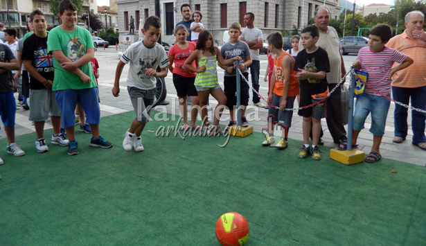 &Mu;&iota;&kappa;&rho;&omicron;ί &laquo;&Alpha;&sigma;&tau;&epsilon;&rho;&iota;&alpha;&nu;&omicron;ί&raquo; &chi;&tau;&upsilon;&pi;&omicron;ύ&nu; &pi;έ&nu;&alpha;&lambda;&tau;&iota; &kappa;&alpha;&iota; &sigma;&kappa;&omicron;&rho;ά&rho;&omicron;&upsilon;&nu; &sigma;&tau;&eta;&nu; &Pi;&lambda;&alpha;&tau;&epsilon;ί&alpha; Ά&rho;&epsilon;&omega;&sigmaf; (&epsilon;&iota;&kappa;ό&nu;&epsilon;&sigmaf; &kappa;&alpha;&iota; &beta;ί&nu;&tau;&epsilon;&omicron;)!