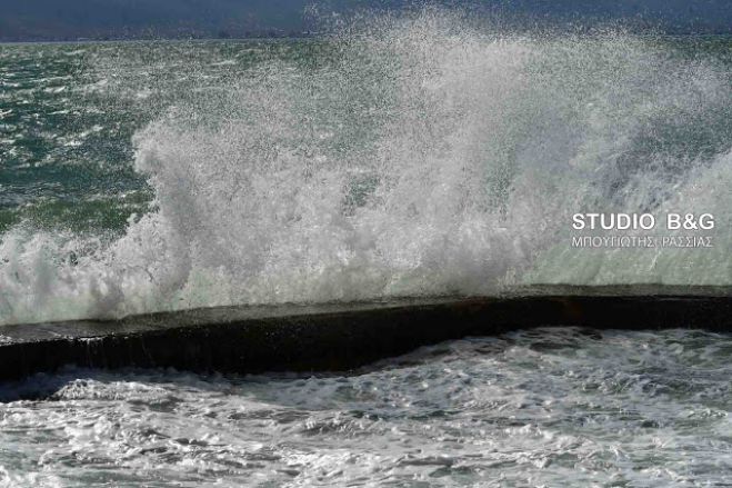 Ναύπλιο | Δυνατοί νοτιάδες και τεράστια κύματα! (vd)
