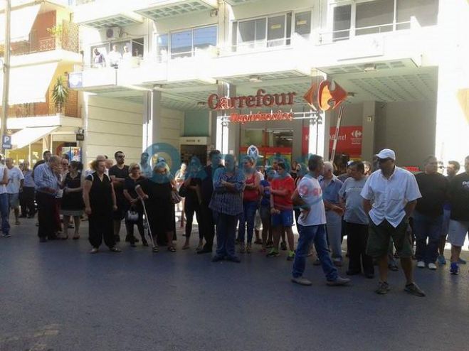 Ένταση και απειλές έξω από τα δικαστήρια Καλαμάτας από συγγενείς του θύματος (vd)