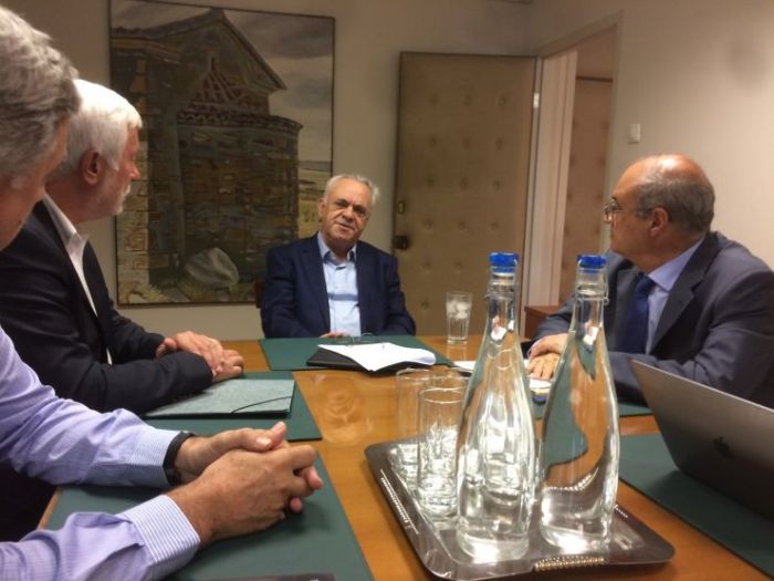 Οι απαντήσεις Νικολάκου για περιφερειακή τράπεζα και ενεργειακή κοινότητα