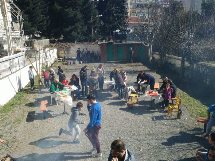 ''&Tau;&sigma;&iota;&kappa;&nu;ί&zeta;&omicron;&nu;&tau;&alpha;&sigmaf; &mu;&epsilon; &tau;&omicron;&upsilon;&sigmaf; &Pi;&rho;&omicron;&sigma;&kappa;ό&pi;&omicron;&upsilon;&sigmaf;'' &sigma;&tau;&eta;&nu; &Tau;&rho;ί&pi;&omicron;&lambda;&eta;!