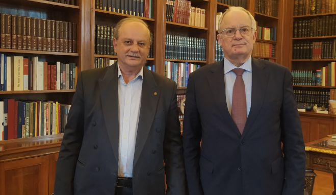 &Omicron; &Alpha;&rho;&kappa;ά&sigmaf; &Gamma;&iota;ώ&rho;&gamma;&omicron;&sigmaf; &Pi;&alpha;&nu;&alpha;&gamma;&iota;&omega;&tau;&alpha;&kappa;ό&pi;&omicron;&upsilon;&lambda;&omicron;&sigmaf; &sigma;&tau;&omicron;&nu; &Pi;&rho;ό&epsilon;&delta;&rho;&omicron; &tau;&eta;&sigmaf; &Delta;&eta;&mu;&omicron;&kappa;&rho;&alpha;&tau;ί&alpha;&sigmaf;, &mu;&alpha;&zeta;ί &mu;&epsilon; &tau;&omicron;&nu; &Pi;&alpha;&gamma;&kappa;ό&sigma;&mu;&iota;&omicron; &Pi;&rho;&omega;&tau;&alpha;&theta;&lambda;&eta;&tau;ή &Kappa;&omicron;&lambda;ύ&mu;&beta;&eta;&sigma;&eta;&sigmaf;, &Chi;&alpha;&rho;ά&lambda;&alpha;&mu;&pi;&omicron; &Tau;&alpha;ϊ&gamma;&alpha;&nu;ί&delta;&eta;