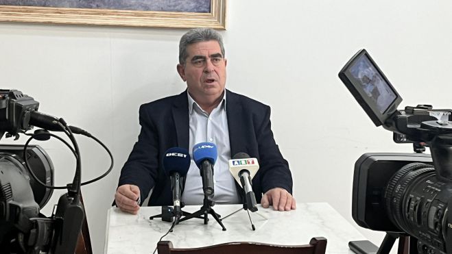 &Omicron; &alpha;&pi;&omicron;&lambda;&omicron;&gamma;&iota;&sigma;&mu;ό&sigmaf; &tau;&omicron;&upsilon; &Eta;&lambda;ί&alpha; &Kappa;&omicron;ύ&rho;&omicron;&upsilon; &gamma;&iota;&alpha; &tau;&omicron; &Nu;&Pi;&Delta;&Delta; &ndash; &laquo;&Kappa;&alpha;&tau;&alpha;&beta;ά&lambda;&alpha;&mu;&epsilon; &mu;ί&alpha; &mu;&epsilon;&gamma;ά&lambda;&eta; &pi;&rho;&omicron;&sigma;&pi;ά&theta;&epsilon;&iota;&alpha; &gamma;&iota;&alpha; ό&lambda;&epsilon;&sigmaf; &tau;&iota;&sigmaf; &delta;&omicron;&mu;έ&sigmaf;&raquo; (vd)