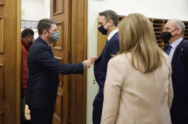 &Mu;&eta;&tau;&sigma;&omicron;&tau;ά&kappa;&eta;&sigmaf; |&Omicron;&phi;&epsilon;ί&lambda;&omega; &mu;&iota;&alpha; &sigma;&upsilon;&gamma;&gamma;&nu;ώ&mu;&eta; &sigma;&tau;&omicron;&nu; &Alpha;&nu;&delta;&rho;&omicron;&upsilon;&lambda;ά&kappa;&eta; &ndash; &Alpha;&sigma;&upsilon;&gamma;&chi;ώ&rho;&eta;&tau;&omicron; &lambda;ά&theta;&omicron;&sigmaf; &tau;&omicron; &laquo;&sigma;&kappa;ά&nu;&delta;&alpha;&lambda;&omicron; &tau;&omega;&nu; &upsilon;&pi;&omicron;&kappa;&lambda;&omicron;&pi;ώ&nu;&raquo;