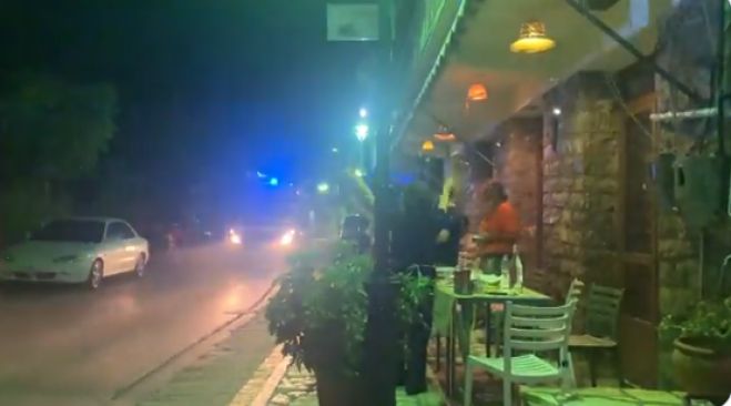 Σταυροδρόμι Γορτυνίας | Οι κάτοικοι χειροκροτούν τους Γάλλους πυροσβέστες! (vd)