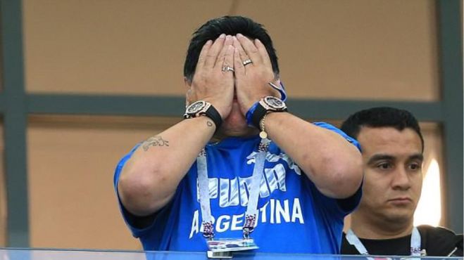 Σοκαρισμένος ο Μαραντόνα μετά τη βαριά ήττα της Αργεντινής με 3-0 από την Κροατία! (vd)