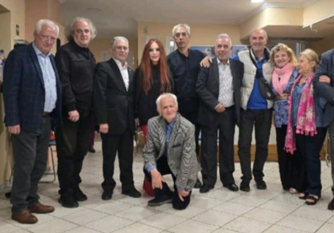 &Theta;&alpha;&upsilon;&mu;ά&sigma;&iota;&alpha; &mu;&omicron;&upsilon;&sigma;&iota;&kappa;ή &pi;&alpha;&rho;ά&sigma;&tau;&alpha;&sigma;&eta; &mu;&epsilon; &tau;&eta; &Nu;ά&nu;&tau;&iota;&alpha; &Kappa;&alpha;&rho;&alpha;&gamma;&iota;ά&nu;&nu;&eta; &sigma;&tau;&alpha; &gamma;&rho;&alpha;&phi;&epsilon;ί&alpha; &tau;&eta;&sigmaf; &Pi;&Omicron;&Epsilon;