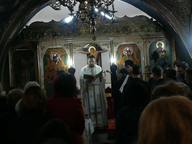 &Tau;&rho;ί&pi;&omicron;&lambda;&eta; | &Alpha;&gamma;&rho;&upsilon;&pi;&nu;ί&alpha; &sigma;&tau;&eta; &mu;&nu;ή&mu;&eta; &tau;&omicron;&upsilon; &Alpha;&gamma;ί&omicron;&upsilon; &Nu;&iota;&kappa;&eta;&phi;ό&rho;&omicron;&upsilon; &tau;&omicron;&upsilon; &Lambda;&epsilon;&pi;&rho;&omicron;ύ (&epsilon;&iota;&kappa;ό&nu;&epsilon;&sigmaf;)