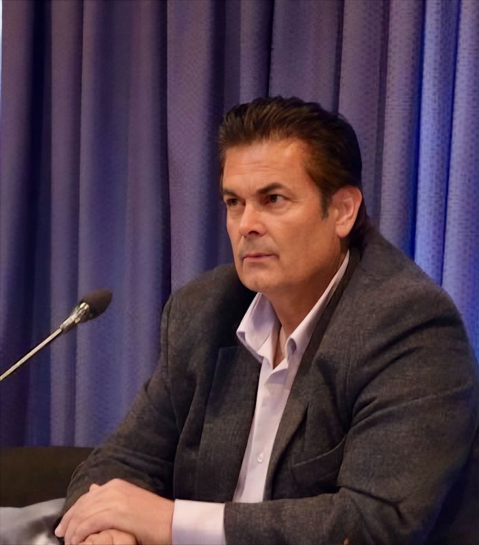 &Alpha;&pi;&omicron;&chi;&omega;&rho;&epsilon;ί &alpha;&pi;ό &tau;&eta; &theta;έ&sigma;&eta; &tau;&omicron;&upsilon; &Pi;&rho;&omicron;έ&delta;&rho;&omicron;&upsilon; &tau;&eta;&sigmaf; &Gamma;&alpha;&rho;έ&alpha;&sigmaf; &omicron; &Theta;&epsilon;ό&delta;&omega;&rho;&omicron;&sigmaf; &Kappa;&alpha;&rho;&alpha;&lambda;ή&sigmaf;