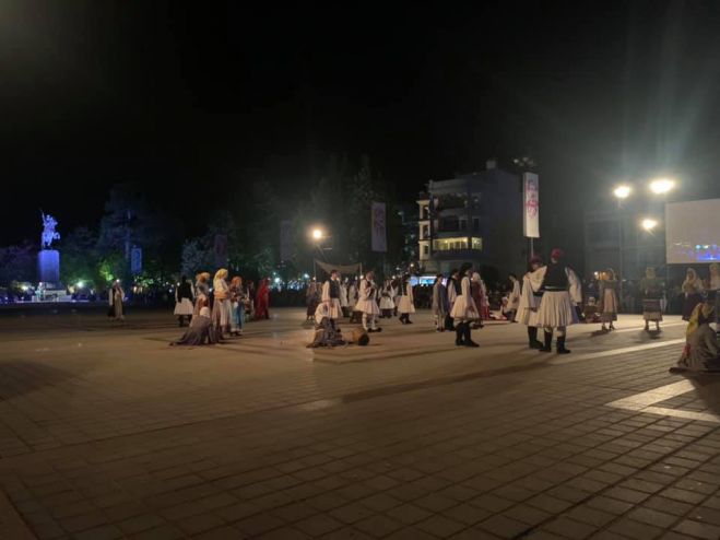 &Tau;&omicron; &Chi;&omicron;&rho;ό&delta;&rho;&alpha;&mu;&alpha; &gamma;&iota;&alpha; &tau;&eta;&nu; Ά&lambda;&omega;&sigma;&eta; ... &mu;έ&sigma;&alpha; &alpha;&pi;ό &epsilon;&iota;&kappa;ό&nu;&epsilon;&sigmaf;!