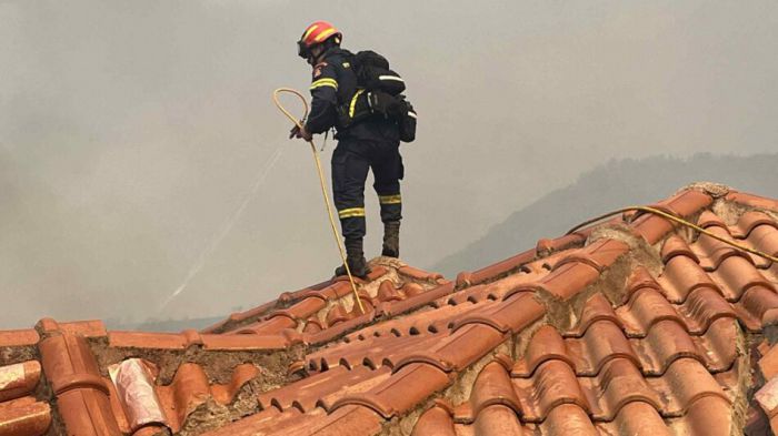 Βελτιωμένη η κατάσταση στη Μεσσηνία: Συνεχίζεται η μάχη με τις αναζωπυρώσεις στον Αετό