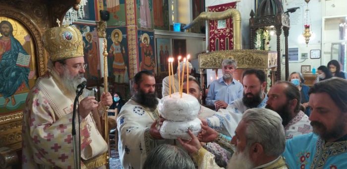 &nbsp;100 &chi;&rho;ό&nu;&iota;&alpha; &sigma;&upsilon;&mu;&pi;&lambda;&eta;&rho;ώ&nu;&epsilon;&iota; &omicron; &Nu;&alpha;ό&sigmaf; &Alpha;&gamma;ί&omicron;&upsilon; &Pi;&alpha;&nu;&tau;&epsilon;&lambda;&epsilon;ή&mu;&omicron;&nu;&omicron;&sigmaf; &Kappa;&epsilon;&rho;&alpha;&sigma;έ&alpha;&sigmaf; &Mu;&alpha;&nu;&tau;&iota;&nu;&epsilon;ί&alpha;&sigmaf; (&epsilon;&iota;&kappa;ό&nu;&epsilon;&sigmaf;)