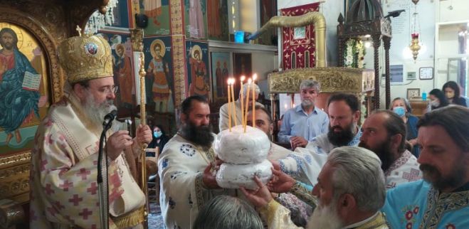 &nbsp;100 &chi;&rho;ό&nu;&iota;&alpha; &sigma;&upsilon;&mu;&pi;&lambda;&eta;&rho;ώ&nu;&epsilon;&iota; &omicron; &Nu;&alpha;ό&sigmaf; &Alpha;&gamma;ί&omicron;&upsilon; &Pi;&alpha;&nu;&tau;&epsilon;&lambda;&epsilon;ή&mu;&omicron;&nu;&omicron;&sigmaf; &Kappa;&epsilon;&rho;&alpha;&sigma;έ&alpha;&sigmaf; &Mu;&alpha;&nu;&tau;&iota;&nu;&epsilon;ί&alpha;&sigmaf; (&epsilon;&iota;&kappa;ό&nu;&epsilon;&sigmaf;)