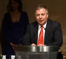 &Gamma;&epsilon;&nu;&iota;&kappa;ό&sigmaf;
&gamma;&rho;&alpha;&mu;&mu;&alpha;&tau;έ&alpha;&sigmaf; &Alpha;&theta;&lambda;&eta;&tau;&iota;&sigma;&mu;&omicron;ύ: &laquo;&Eta; &alpha;&pi;ό&phi;&alpha;&sigma;&eta; &gamma;&iota;&alpha; &tau;&omicron;&nu; &alpha;&gamma;ώ&nu;&alpha; Ά&rho;&eta;&sigmaf;-&Alpha;&sigma;&tau;έ&rho;&alpha;&sigmaf; &omicron;&pi;&lambda;ί&zeta;&epsilon;&iota; &tau;&omicron; &chi;έ&rho;&iota; &tau;&omicron;&upsilon; &kappa;ά&theta;&epsilon; &phi;&alpha;&nu;&alpha;&tau;&iota;&kappa;&omicron;ύ &nu;&alpha; &beta;&iota;&alpha;&iota;&omicron;&pi;&rho;&alpha;&gamma;&epsilon;ί&raquo;