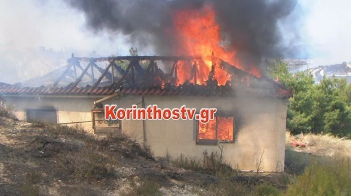 Κάηκαν σπίτια στο Ζευγολατιό Κορινθίας: Τρεις πυροσβέστες τραυματίες (vd)
