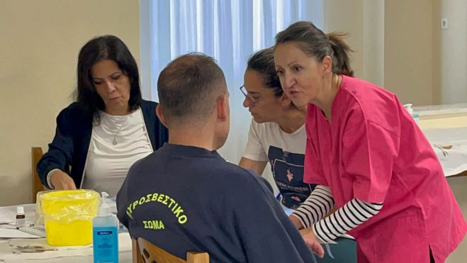 &Eta; &Alpha;&rho;&kappa;&alpha;&delta;ί&alpha; &sigma;&upsilon;&gamma;&kappa;&epsilon;&nu;&tau;&rho;ώ&nu;&epsilon;&iota; &alpha;ί&mu;&alpha; &gamma;&iota;&alpha; &pi;&alpha;&iota;&delta;&iota;ά &mu;&epsilon; &kappa;&alpha;&rho;&kappa;ί&nu;&omicron; (&epsilon;&iota;&kappa;ό&nu;&epsilon;&sigmaf; - &beta;ί&nu;&tau;&epsilon;&omicron;)