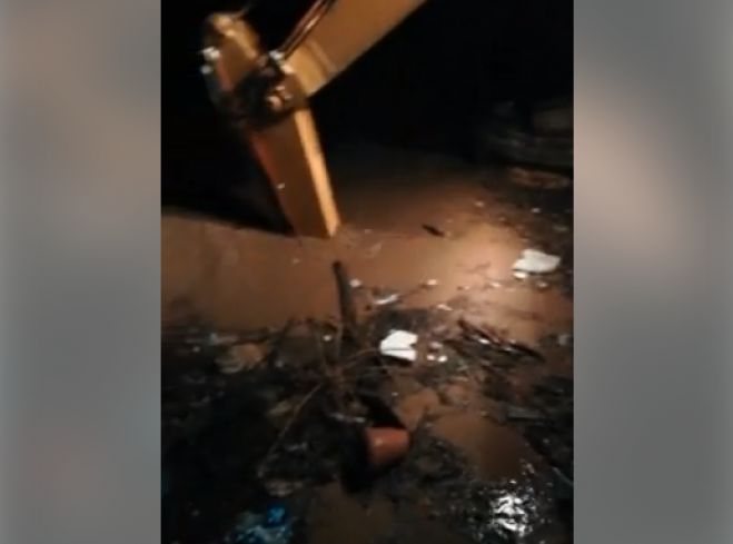 Δήμος Τρ&#039;ίπολης | Καθαρίζεται το ποτάμι στο Στενό - Πολλά τα σκουπίδια (vd)
