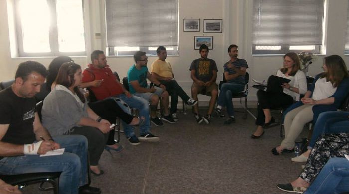 &laquo;&Tau;&sigma;&iota;&gamma;ά&rho;&omicron;; Ό&chi;&iota; &epsilon;&upsilon;&chi;&alpha;&rho;&iota;&sigma;&tau;ώ&raquo; &epsilon;ί&pi;&alpha;&nu; &mu;&alpha;&theta;&eta;&tau;έ&sigmaf; &sigma;&tau;&eta;&nu; &Tau;&rho;ί&pi;&omicron;&lambda;&eta; (&epsilon;&iota;&kappa;ό&nu;&epsilon;&sigmaf;)