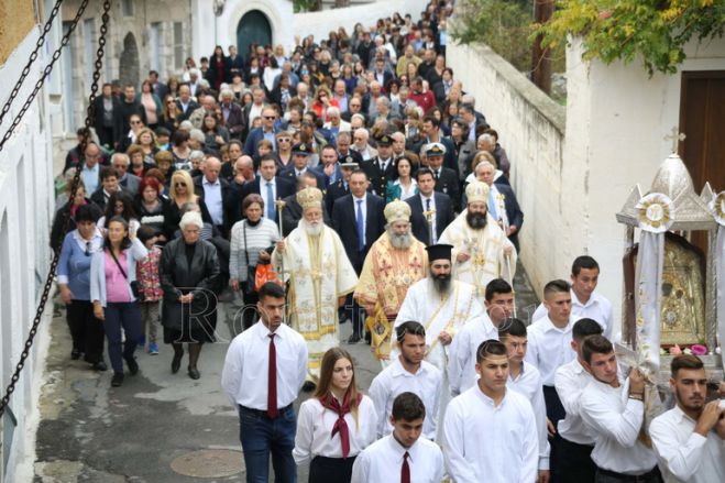&Tau;&omicron; &Lambda;&epsilon;&omega;&nu;ί&delta;&iota;&omicron; &epsilon;ό&rho;&tau;&alpha;&sigma;&epsilon; &tau;&eta;&nu; &Pi;&omicron;&lambda;&iota;&omicron;ύ&chi;&omicron; &tau;&omicron;&upsilon; ''&Pi;&alpha;&nu;&alpha;&gamma;ί&alpha; Έ&lambda;&omega;&nu;&alpha;'' (&epsilon;&iota;&kappa;ό&nu;&epsilon;&sigmaf;)
