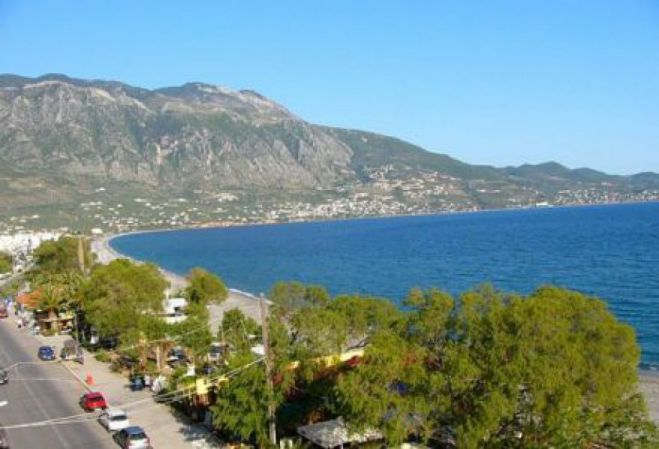 Πεντακάθαρα τα νερά στις παραλίες της Καλαμάτας