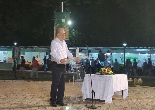 &Nu;ί&kappa;&alpha;&sigmaf; &alpha;&pi;ό &tau;&eta;&nu; Έ&kappa;&theta;&epsilon;&sigma;&eta; &Tau;&epsilon;&gamma;έ&alpha;&sigmaf;: "&Lambda;&upsilon;&pi;ά&mu;&alpha;&iota; &pi;&omicron;&upsilon; &alpha;&nu;ή&kappa;&omega; &sigma;&epsilon; έ&nu;&alpha;&nu; &phi;&iota;&lambda;&epsilon;&lambda;&epsilon;ύ&theta;&epsilon;&rho;&omicron; &chi;ώ&rho;&omicron; &pi;&omicron;&upsilon; &delta;&epsilon;&nu; &alpha;&gamma;&alpha;&pi;ά &tau;&eta;&nu; &epsilon;&lambda;&epsilon;&upsilon;&theta;&epsilon;&rho;ί&alpha; &tau;&omicron;&upsilon; &delta;&eta;&mu;ά&rho;&chi;&omicron;&upsilon; &kappa;&alpha;&iota; &tau;&omicron;&upsilon; &pi;&epsilon;&rho;&iota;&phi;&epsilon;&rho;&epsilon;&iota;ά&rho;&chi;&eta;"! (vd)