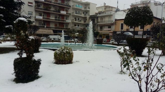 &Eta; &chi;&iota;&omicron;&nu;&iota;&sigma;&mu;έ&nu;&eta; &Tau;&rho;ί&pi;&omicron;&lambda;&eta; ... &mu;έ&sigma;&alpha; &alpha;&pi;ό &epsilon;&iota;&kappa;ό&nu;&epsilon;&sigmaf;!