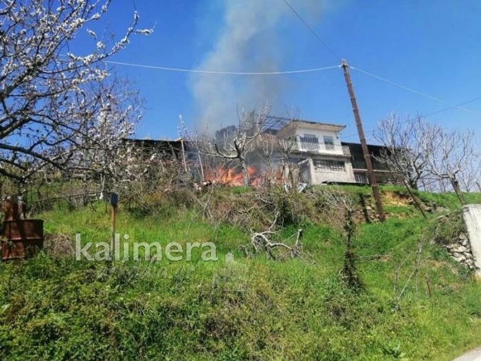 Φωτιά το μεσημέρι στο Καστρί - Έσβησε μετά την άμεση επέμβαση πυροσβεστικής και κατοίκων (εικόνες)