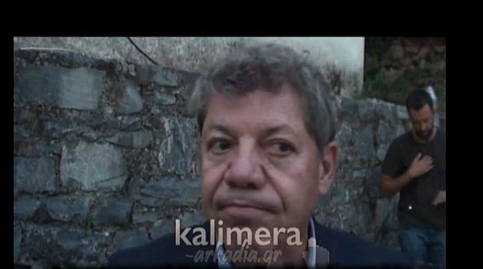 &Omicron; &Beta;. &Kappa;&omicron;&nu;&iota;&tau;ό&pi;&omicron;&upsilon;&lambda;&omicron;&sigmaf; &sigma;&tau;&omicron; &laquo;&Kappa;&alpha;&lambda;&eta;&mu;έ&rho;&alpha; &Alpha;&rho;&kappa;&alpha;&delta;ί&alpha;&raquo;: &laquo;&Omicron; &kappa;ό&sigma;&mu;&omicron;&sigmaf; &pi;&lambda;έ&omicron;&nu; &gamma;&lambda;&epsilon;&nu;&tau;ά&epsilon;&iota; .. &sigma;&tau;&epsilon;&nu;&omicron;&chi;&omega;&rho;&eta;&mu;έ&nu;&omicron;&sigmaf;&raquo; (vd)