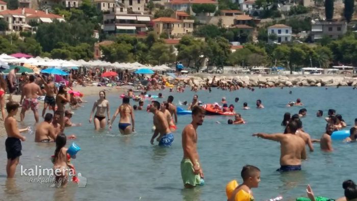 Παράλιο Άστρος … γεμάτο κόσμο κι αυτή την Κυριακή! (vd)