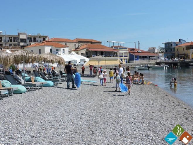 Μαθητές καθάρισαν εθελοντικά παραλίες της Κυνουρίας (εικόνες)