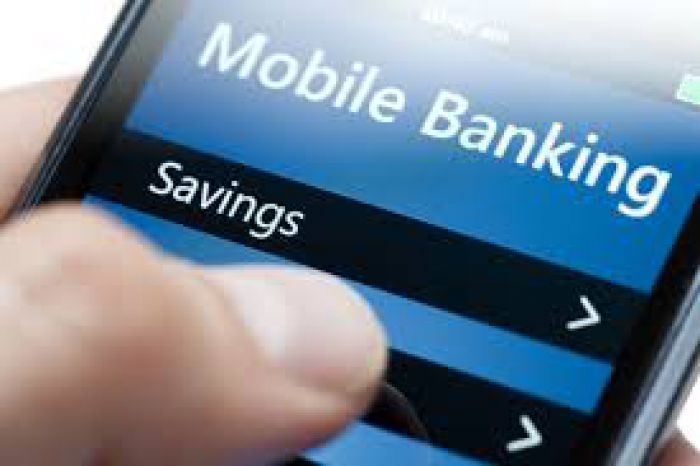 Συναλλαγές από το κινητό: Όλες οι υπηρεσίες mobile banking των τραπεζών!