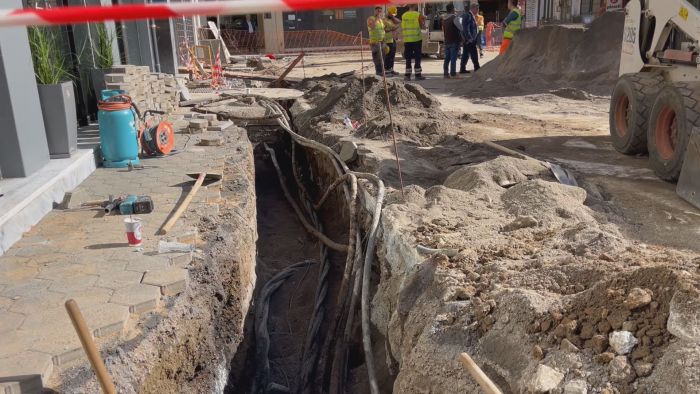 Μικρή έκρηξη και εργατικό ατύχημα στην πλατεία Κολοκοτρώνη (vd)