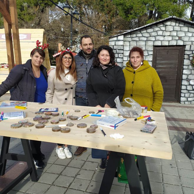 &Chi;&rho;&iota;&sigma;&tau;&omicron;&upsilon;&gamma;&epsilon;&nu;&nu;&iota;ά&tau;&iota;&kappa;&eta; &delta;&rho;ά&sigma;&eta; &tau;&omicron;&upsilon; &Kappa;έ&nu;&tau;&rho;&omicron;&upsilon; &Kappa;&omicron;&iota;&nu;ό&tau;&eta;&tau;&alpha;&sigmaf; &kappa;&alpha;&iota; &tau;&eta;&sigmaf; &Kappa;&iota;&nu;&eta;&tau;ή&sigmaf; &Mu;&omicron;&nu;ά&delta;&alpha;&sigmaf; &sigma;&epsilon; &sigma;&upsilon;&nu;&epsilon;&rho;&gamma;&alpha;&sigma;ί&alpha; &mu;&epsilon; &tau;&eta;&nu; &Epsilon;&pi;&iota;&tau;&epsilon;&lambda;&iota;&kappa;ή &Sigma;&upsilon;&nu;&tau;&omicron;&nu;&iota;&sigma;&tau;&iota;&kappa;ή &Delta;&omicron;&mu;ή &Pi;&epsilon;&rho;&iota;&phi;έ&rho;&epsilon;&iota;&alpha;&sigmaf;