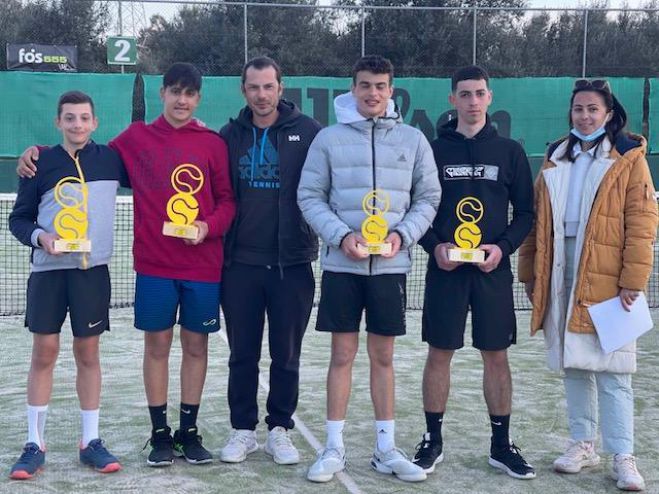 &Tau;έ&nu;&iota;&sigmaf; | &Sigma;&upsilon;&nu;&epsilon;&chi;ί&zeta;&omicron;&upsilon;&nu; &nu;&alpha; &epsilon;&nu;&tau;&upsilon;&pi;&omega;&sigma;&iota;ά&zeta;&omicron;&upsilon;&nu; &Mu;ί&tau;&alpha;&lambda;&alpha;&sigmaf; &kappa;&alpha;&iota; &Gamma;&epsilon;&lambda;&alpha;&delta;ά&rho;&eta;&sigmaf;