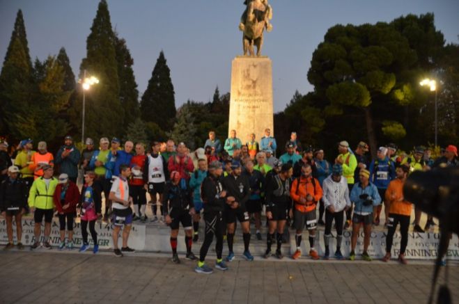 &Omicron; &Delta;&rho;ό&mu;&omicron;&sigmaf; &tau;&omega;&nu; &Alpha;&theta;&alpha;&nu;ά&tau;&omega;&nu; &xi;&epsilon;&kappa;ί&nu;&eta;&sigma;&epsilon; &alpha;&pi;ό &tau;&eta;&nu; &Tau;&rho;ί&pi;&omicron;&lambda;&eta; (vd)