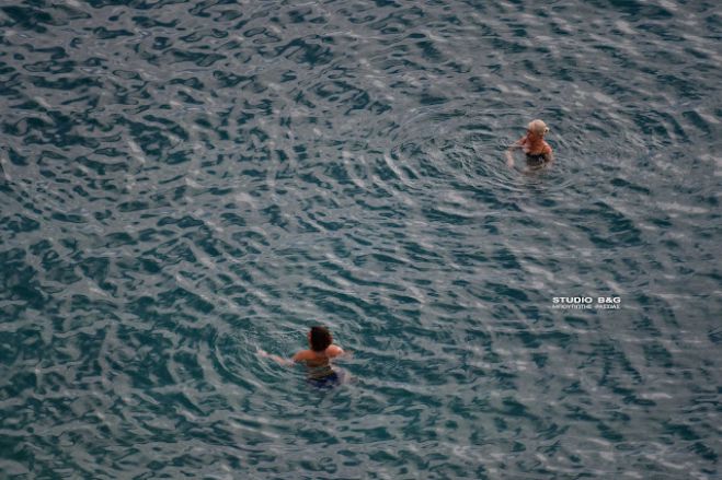 &Mu;&epsilon; &beta;&omicron;&upsilon;&tau;&iota;έ&sigmaf; &sigma;&tau;&eta; &theta;ά&lambda;&alpha;&sigma;&sigma;&alpha; &kappa;&alpha;&iota; &eta;&lambda;&iota;&omicron;&theta;&epsilon;&rho;&alpha;&pi;&epsilon;ί&alpha; &upsilon;&pi;&omicron;&delta;έ&chi;&theta;&eta;&kappa;&alpha;&nu; &tau;&omicron; &nu;έ&omicron; &chi;&rho;ό&nu;&omicron; &sigma;&tau;&omicron; &Nu;&alpha;ύ&pi;&lambda;&iota;&omicron;