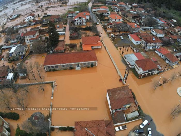 Πνιγμένο στο νερό το χωριό Ζευγολατιό - Δείτε πανοραμικές εικόνες!