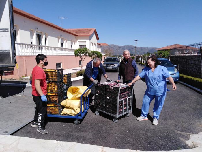 &Pi;ά&nu;&omega; &alpha;&pi;ό 1.000 &kappa;&iota;&lambda;ά &tau;&rho;ό&phi;&iota;&mu;&alpha; &pi;&rho;ό&sigma;&phi;&epsilon;&rho;&epsilon; &eta; &Pi;&epsilon;&rho;&iota;&phi;έ&rho;&epsilon;&iota;&alpha; &sigma;&tau;&eta;&nu; &Mu;&eta;&tau;&rho;ό&pi;&omicron;&lambda;&eta; &Mu;&alpha;&nu;&tau;&iota;&nu;&epsilon;ί&alpha;&sigmaf; &kappa;&alpha;&iota; &Kappa;&upsilon;&nu;&omicron;&upsilon;&rho;ί&alpha;&sigmaf;!