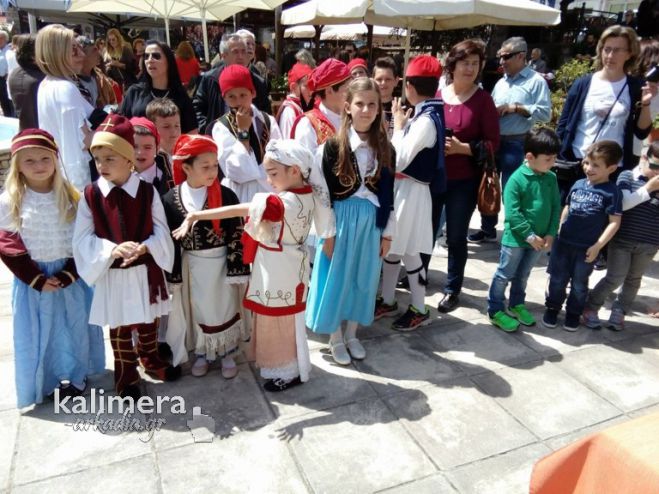 Λεβίδι - Με παρέλαση και χορούς γιόρτασαν τη μεγάλη νίκη κατά των τούρκων! (vd)