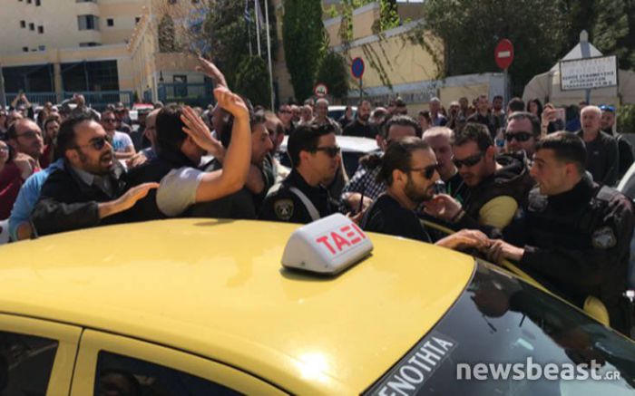 Έ&nu;&tau;&alpha;&sigma;&eta; &mu;&epsilon; &omicron;&delta;&eta;&gamma;ό &tau;&alpha;&xi;ί &sigma;&tau;&eta; &sigma;&upsilon;&gamma;&kappa;έ&nu;&tau;&rho;&omega;&sigma;&eta; &omicron;&delta;&eta;&gamma;ώ&nu; &tau;&eta;&sigmaf; Uber (vd)