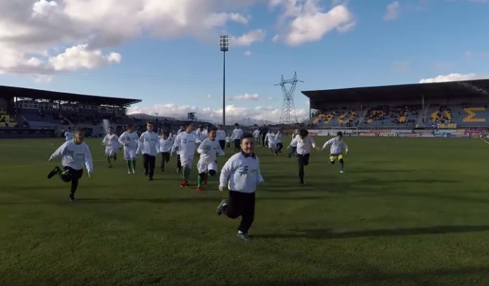 &Alpha;&sigma;&tau;έ&rho;&alpha;&sigmaf; | &Eta; &pi;&alpha;&rho;&alpha;&kappa;ά&mu;&epsilon;&rho;&alpha; &tau;&eta;&sigmaf; &nu;ί&kappa;&eta;&sigmaf; &mu;&epsilon; &tau;&omicron;&nu; &Pi;&alpha;&nu;&iota;ώ&nu;&iota;&omicron; (vd)